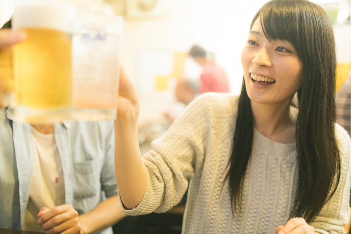 飲み会で乾杯!