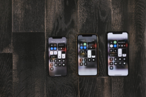 左からiPhoneXS・iPhoneXR・iPhoneXS Max
