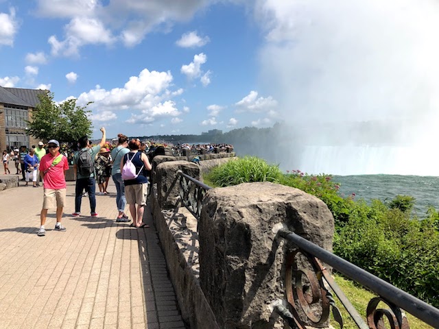 カナダ側からのナイアガラの滝の眺め